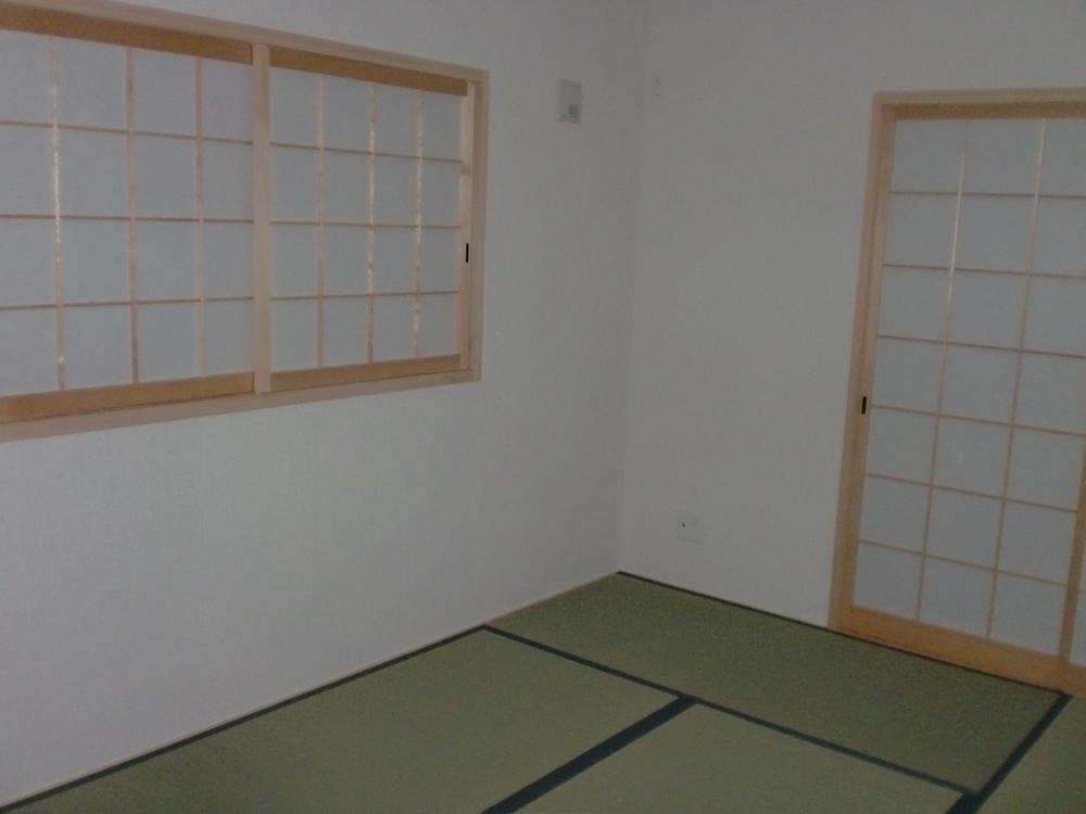 Non-living room. (Same specifications photo)