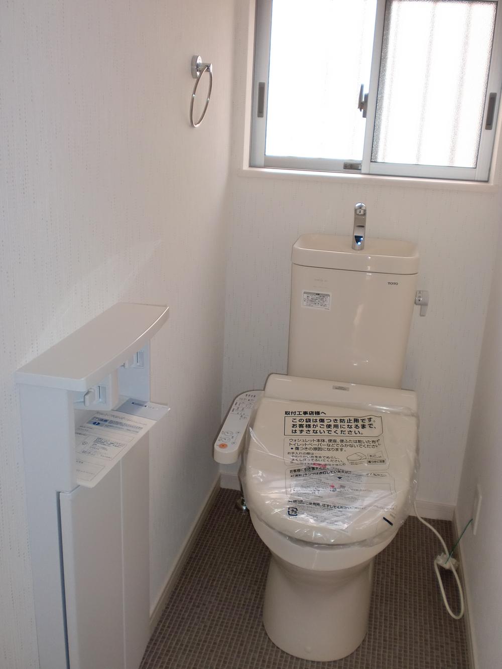 Toilet. (Same specifications photo)