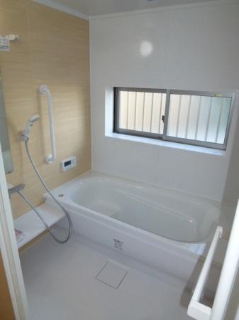 Same specifications photo (bathroom). Spacious bathroom sitz bath can also enjoy slowly