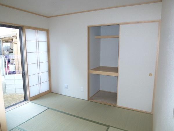 Same specifications photos (Other introspection). It is still kotatsu and oranges