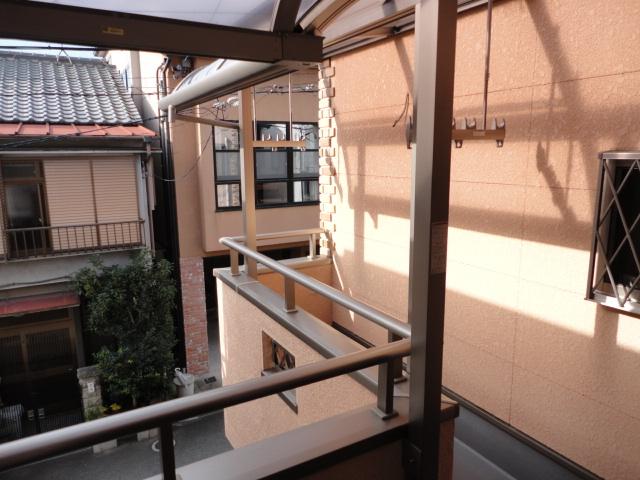 Balcony. Lot, There laundry Hoseru space. Since the terrace is also attached, It is saved at the time of the sudden rain.