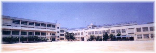 Primary school. You can commute up to elementary school in five minutes from the 400m home to Hachinohe Nosato elementary school. Very convenient location.