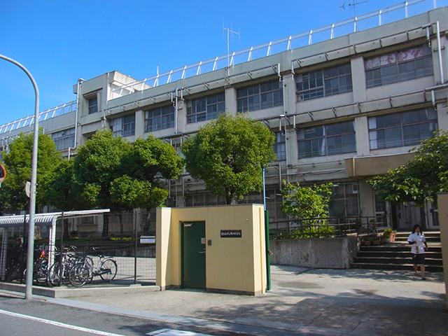 Junior high school. Higashi Osaka Municipal Mito until junior high school 571m