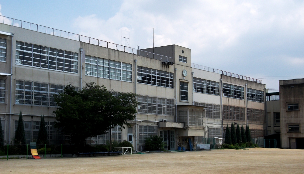 Primary school. Takaida 966m east to elementary school (elementary school)