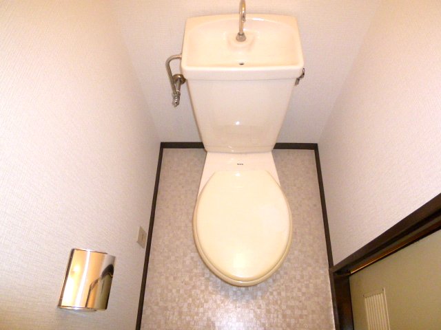 Toilet. Washlet is possible installation.