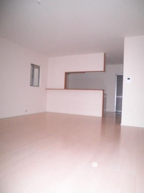 Living.  ☆ About pale color of the flooring will show a large space