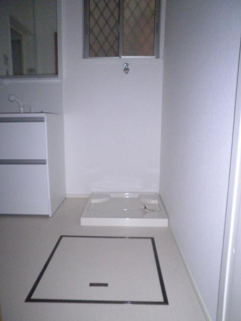 Wash basin, toilet