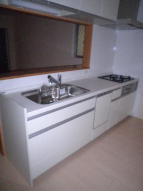Kitchen.  ☆ Reduce the time of cooking in a three-burner stove