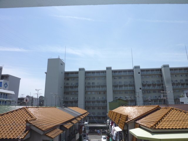 lobby. It overlooks the neighborhood. 