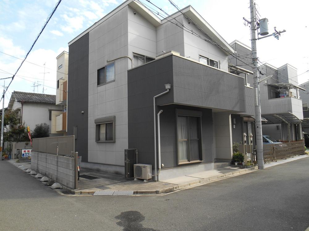 Local appearance photo. Heisei 18 years built in a beautiful property