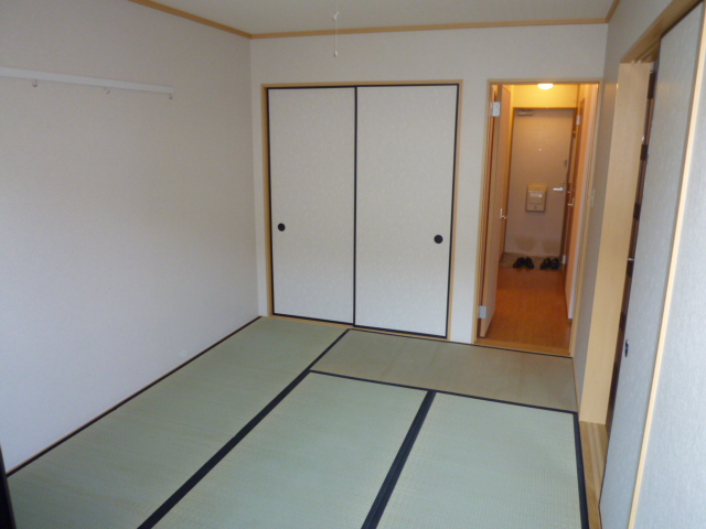 Other room space. Already tatami re-covering