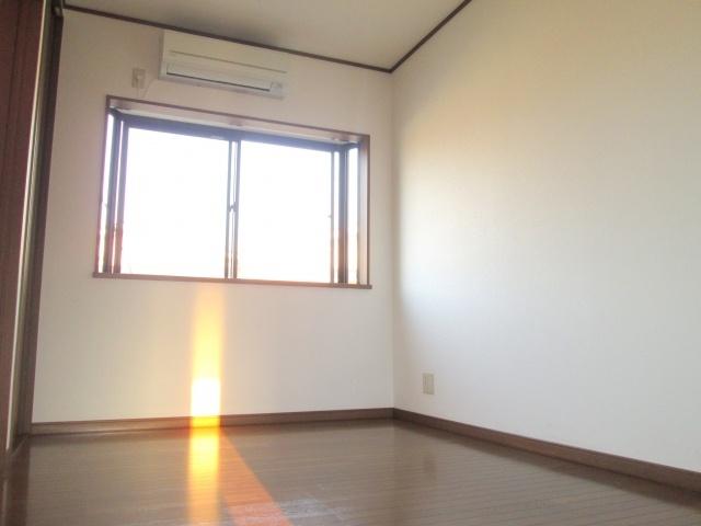 Non-living room. It has been interior renovation, It is very beautiful