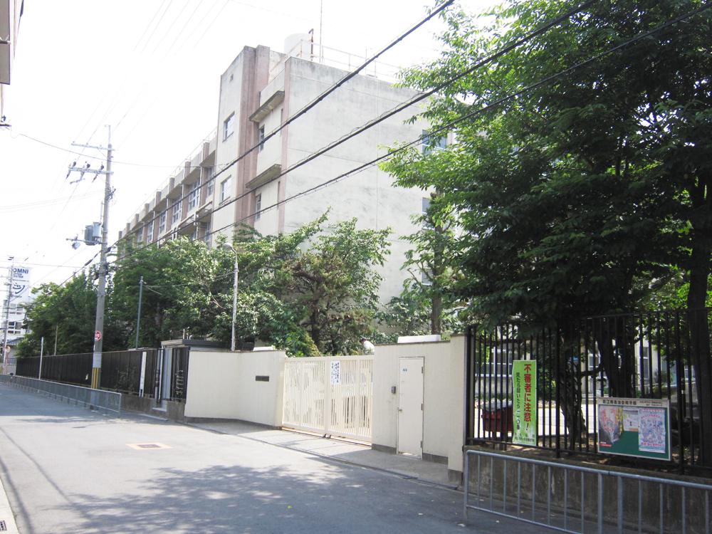 Junior high school. Higashi Osaka Municipal Wakae until junior high school 918m