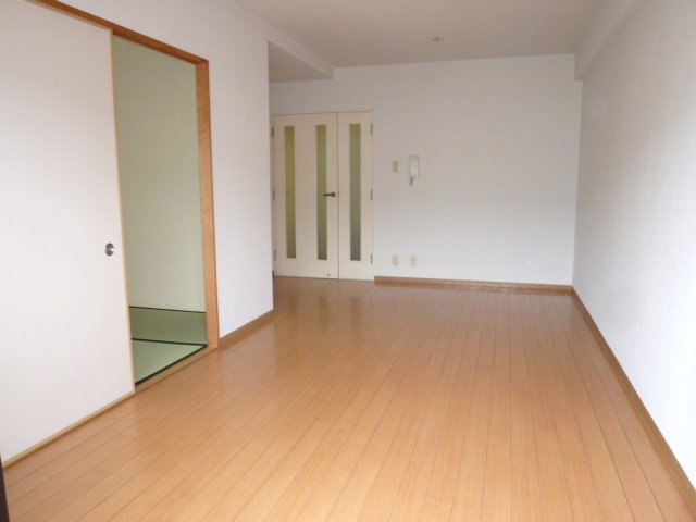 Living and room. Living room was renovated to clean ☆ 