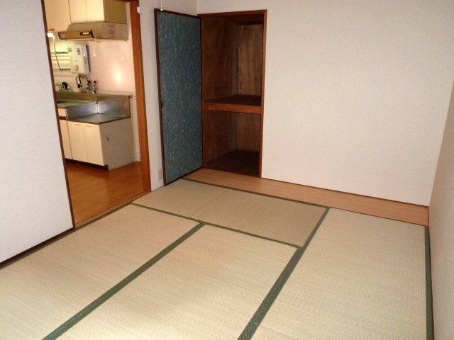 Other room space. Japanese-style room is bright because there on the balcony side