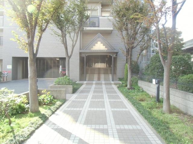 Entrance. Living is very broad and bright