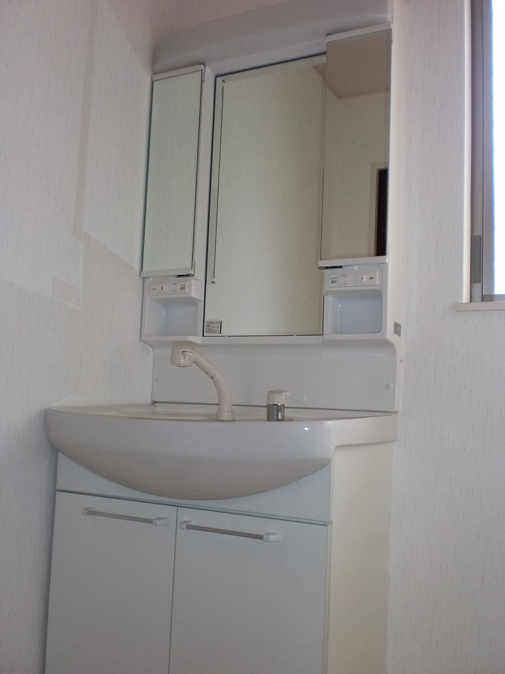 Wash basin, toilet