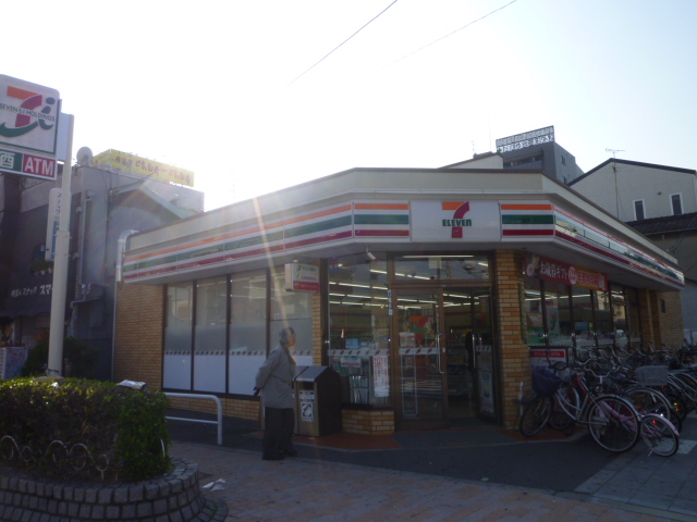 Convenience store. Seven-Eleven Higashi Chodo 3-chome up (convenience store) 444m