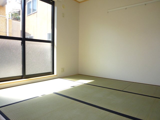Other room space. Is a tatami room.