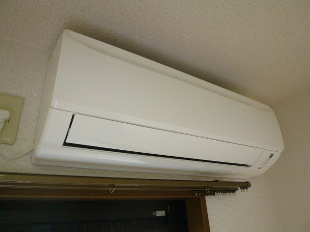 Other Equipment. Air conditioning is with 1 groups. 