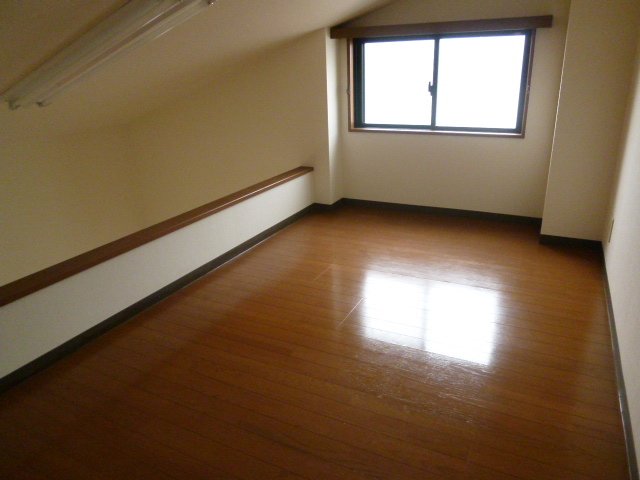 Other room space. loft