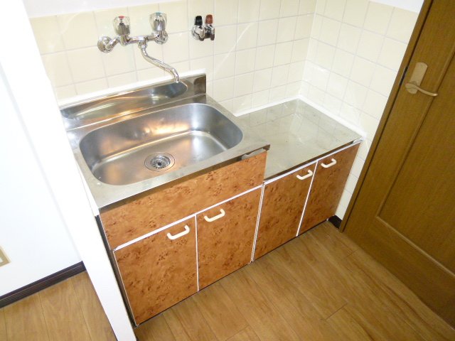 Kitchen. Is a gas stove can be installed!