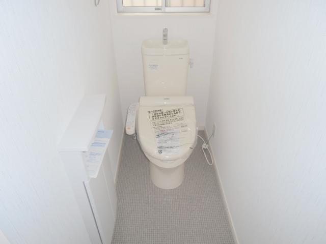 Toilet. With hot water cleaning function