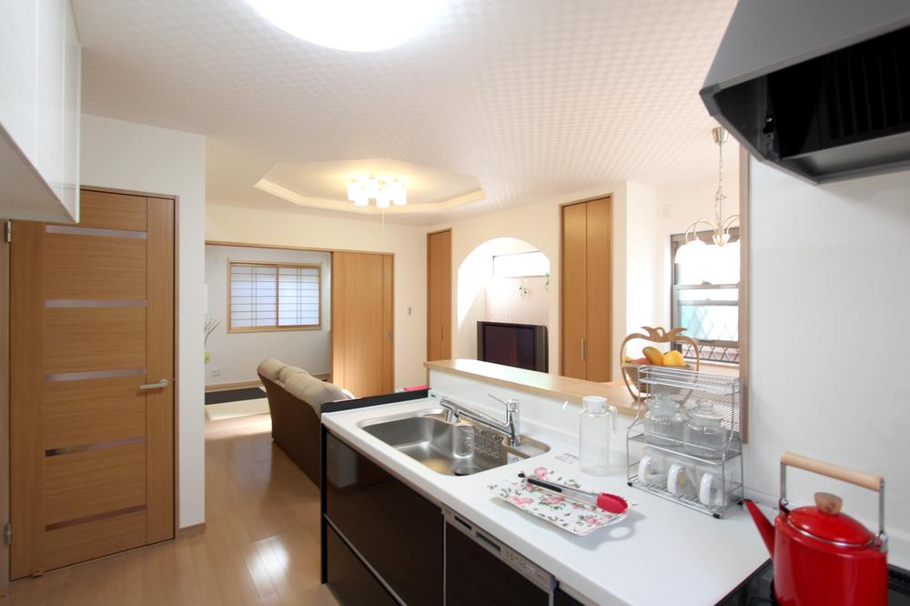 Kitchen. ◆ Kitchen counter Conversation with your family is lively, Open-minded counter kitchen