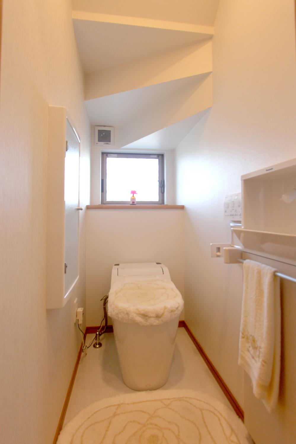 Toilet. ◆ Toilet space