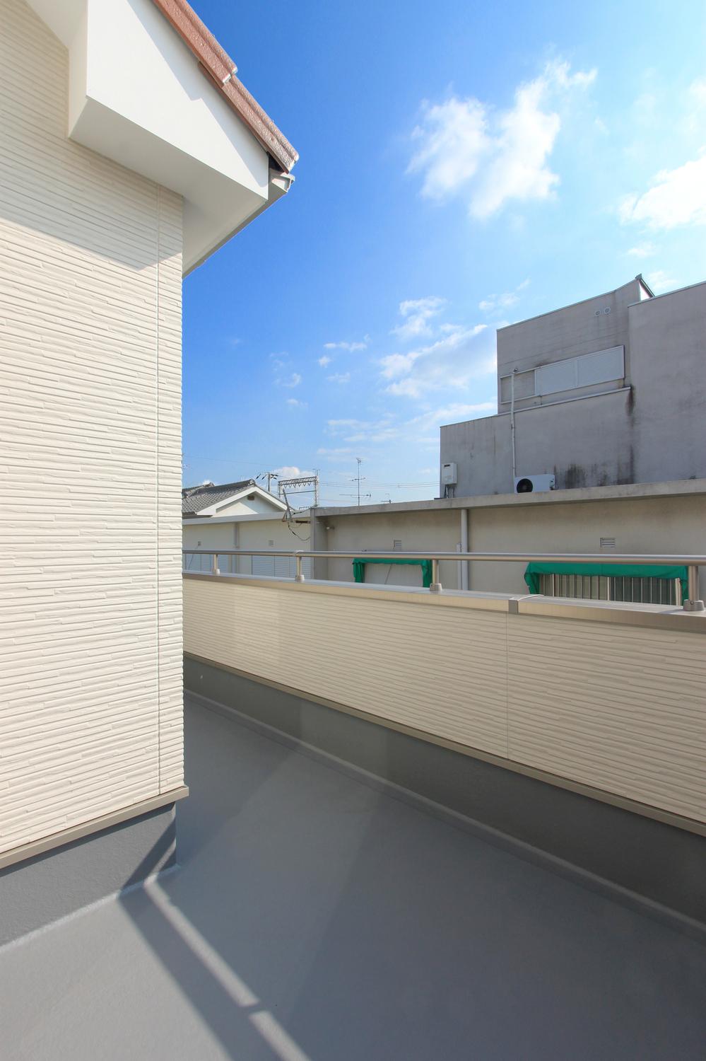 Balcony. ◆ balcony