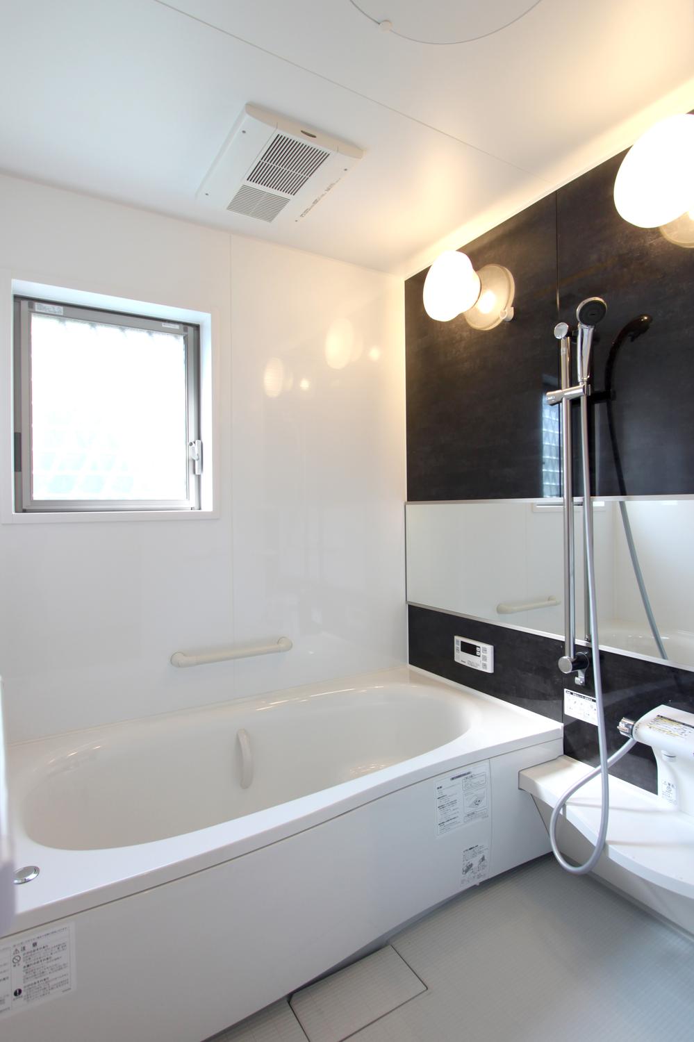 Bathroom. ◆ Bathroom space
