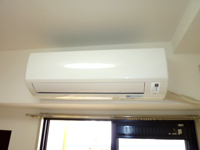 Other Equipment. Air conditioning is equipped with 1 groups. 