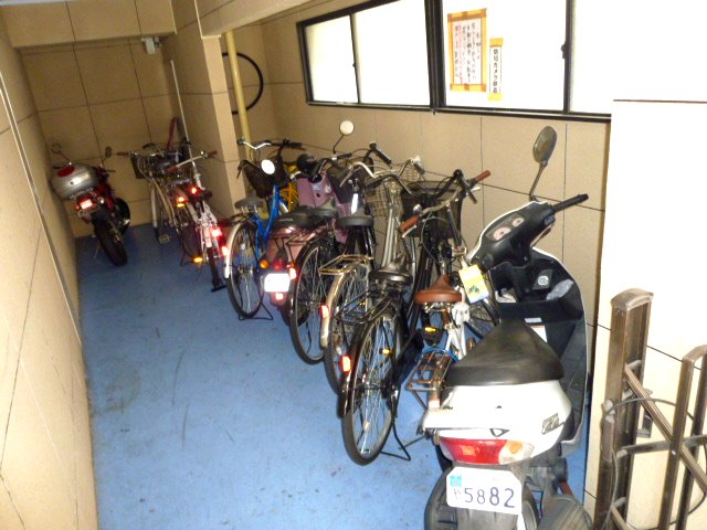 Other common areas. rain ・ Firmly guard the important bicycle so prevent the wind. 