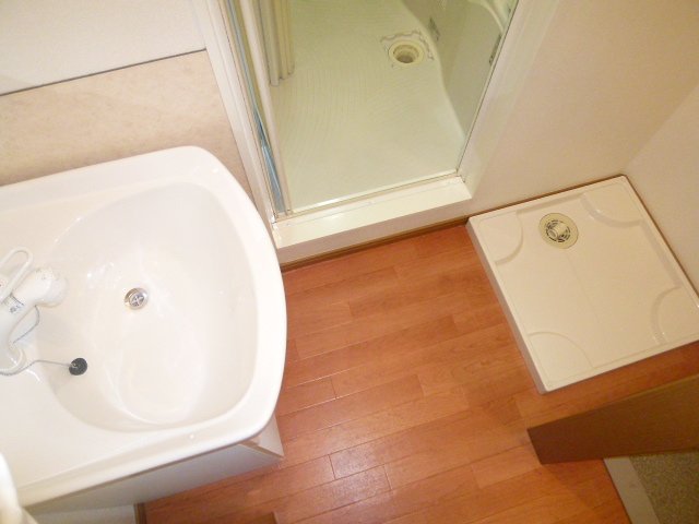 Washroom. Shampoo dresser ・ There yard indoor washing machine! 