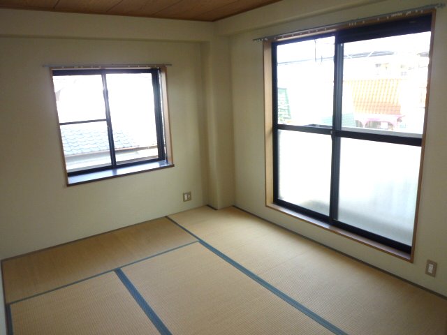 Other room space. Good per yang! Airy is a good Japanese-style room. 