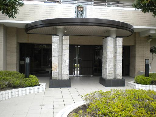 Entrance. Common areas