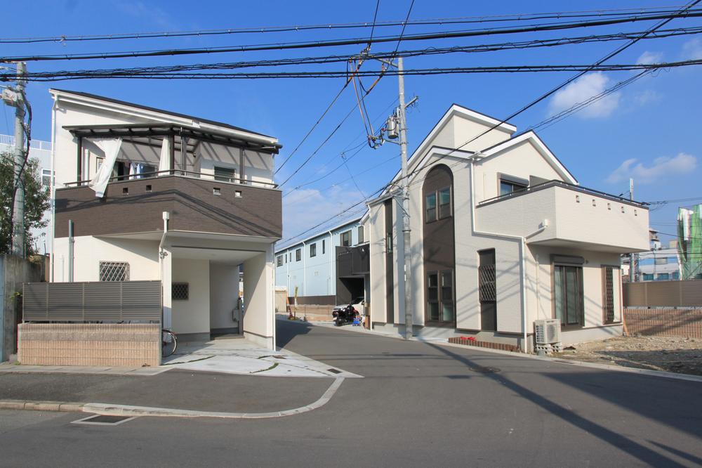 Local photos, including front road.  ■ Subdivision streets Because the place with little traffic, It is quiet, even during the day