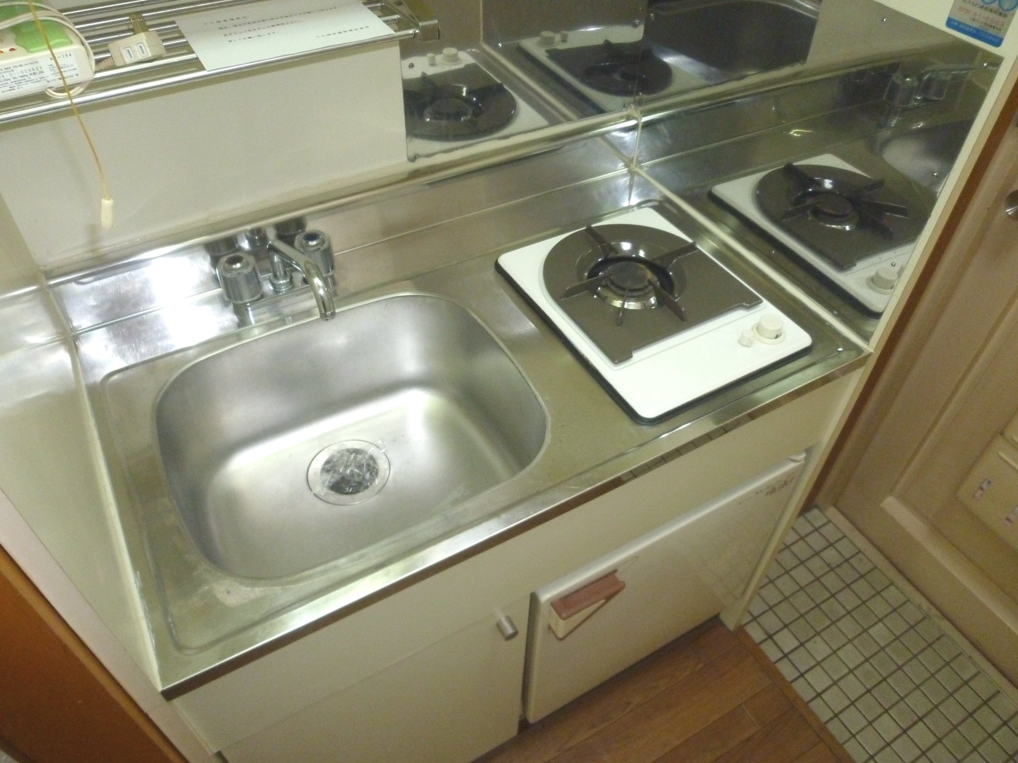 Kitchen. It comes with a gas stove 1-neck. 