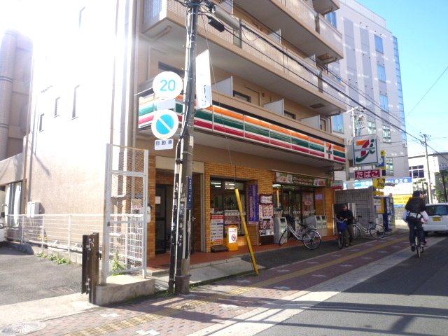 Convenience store. Seven-Eleven Higashi Mikuriyasakae the town store (convenience store) to 534m