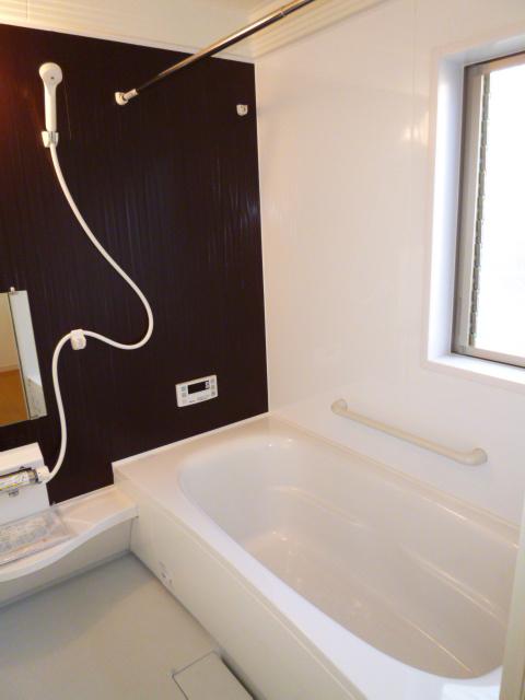 Bathroom. Spacious bathroom that can be bathing with children