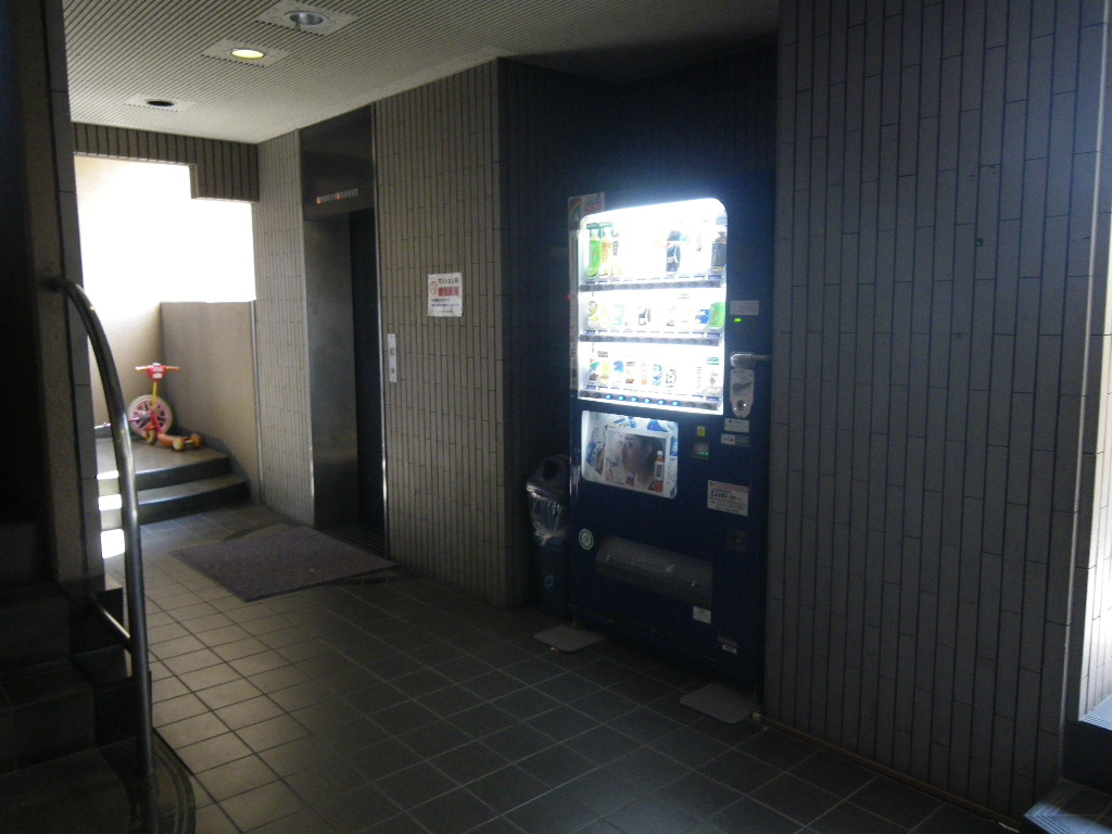 Other common areas. Vending machine there! With elevator! 