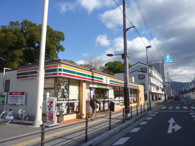 Convenience store. Seven-Eleven Higashi Iwata-cho 3-chome up (convenience store) 807m