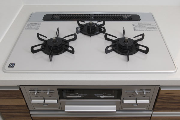 Kitchen.  [Hyper-glass coat the top three-burner stove] Care has also been quick and people wipe the adoption simple hyper glass coat the top three-burner stove (same specifications)