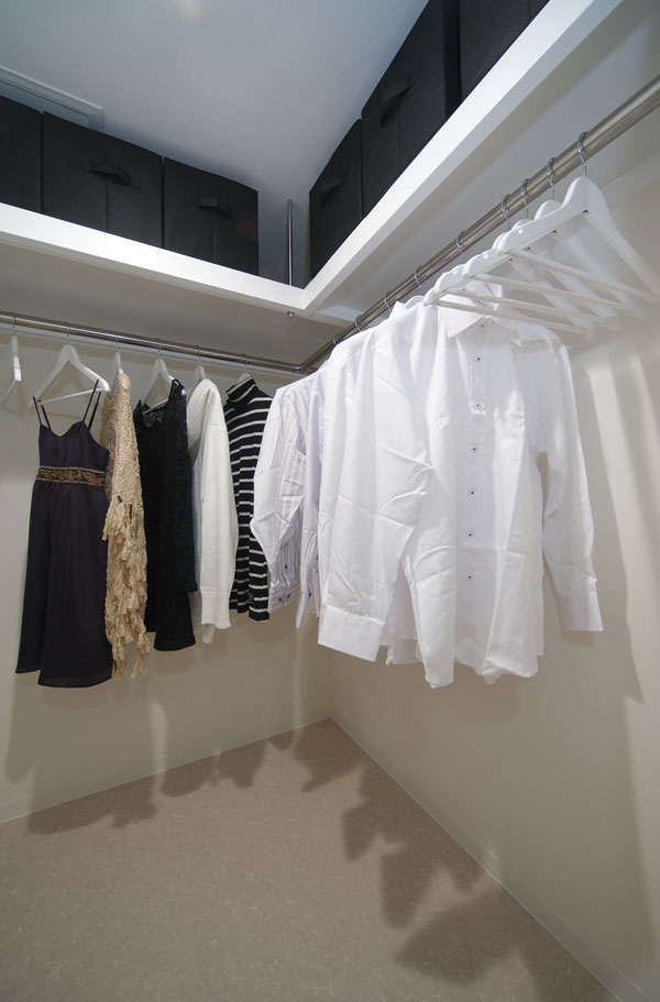 Receipt.  [Walk-in closet] It is a walk-in closet, which boasts a storage capacity of the room (same specifications)