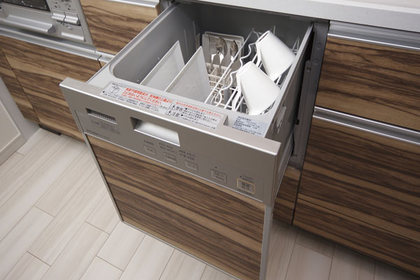 Kitchen.  [Pull open type dishwasher] Pull-open-type dishwasher to reduce the kitchen work (same specifications)