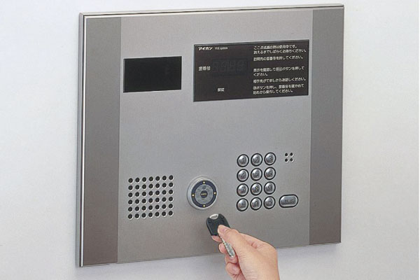 Security.  [Auto-lock system] The entrance hall entrance, Only it can be easily unlocked holding the non-contact key to auto-lock the control panel, Keyless entry has been adopted (same specifications)