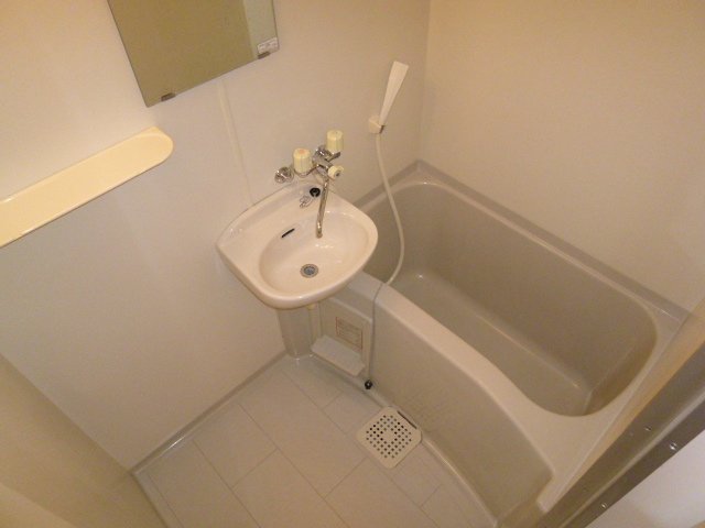 Bath. Is a wash basin and integrated and bathroom. 