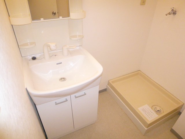 Washroom. Independent wash ・ Is the dressing room there is a room bread.