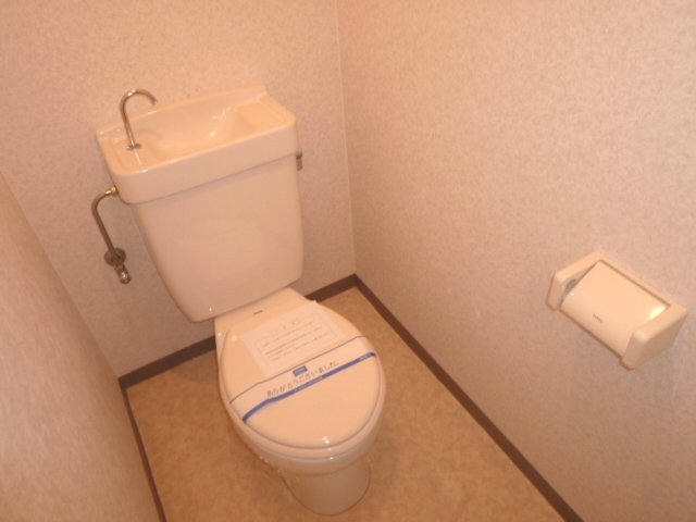 Toilet. Washlet is possible installation.