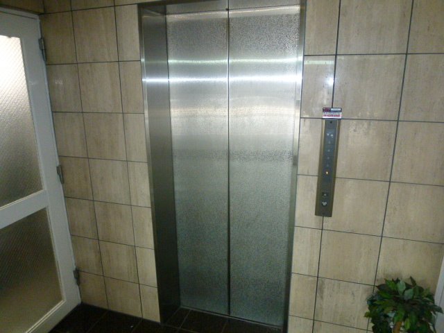 Other common areas. Beautiful Elevator.